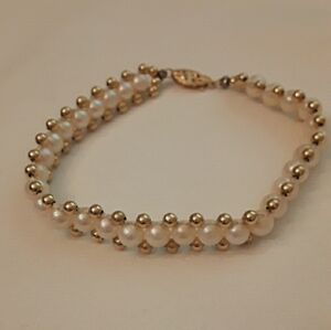 Pearl with 14k gold beads and clasp bracelet